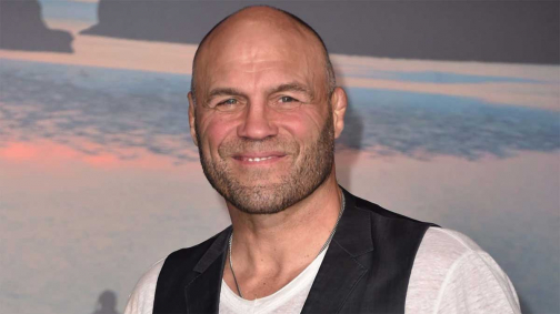 Легенда UFC Рэнди Кутюр попал в аварию на гонках