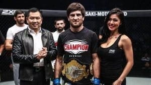 Марат Гафуров выиграл временный титул One Championship в полулегком весе