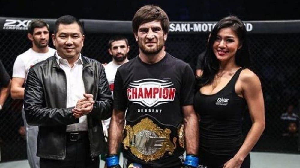 Марат Гафуров выиграл временный титул One Championship в полулегком весе
