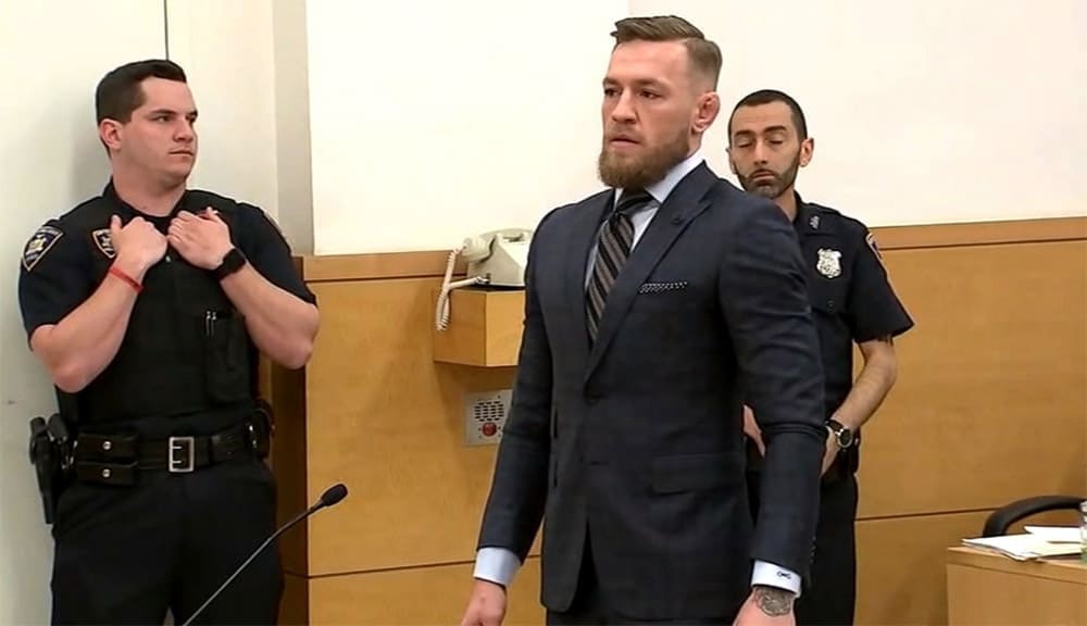 Конора МакГрегора будут судить за нападение на пожилого человека в пабе