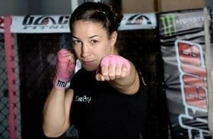 Сара МакМэнн близка к подписанию в UFC