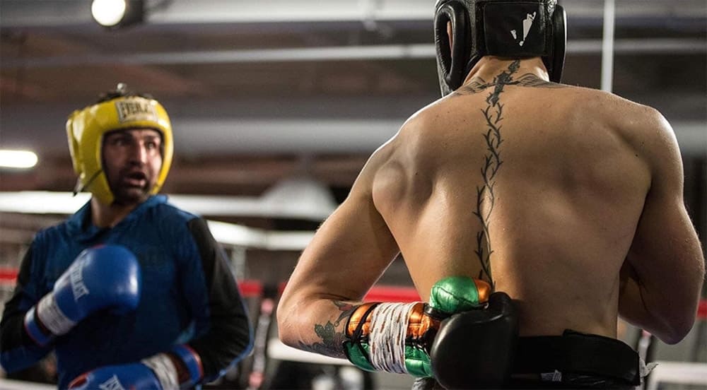 Пол Малиньяджи плюнул в Конора МакГрегора