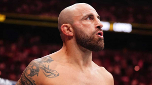 Дэн Хукер назвал следующего соперника Алекса Волкановски