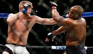 Даниэль Кормье: «Меня в жизни не били сильнее»