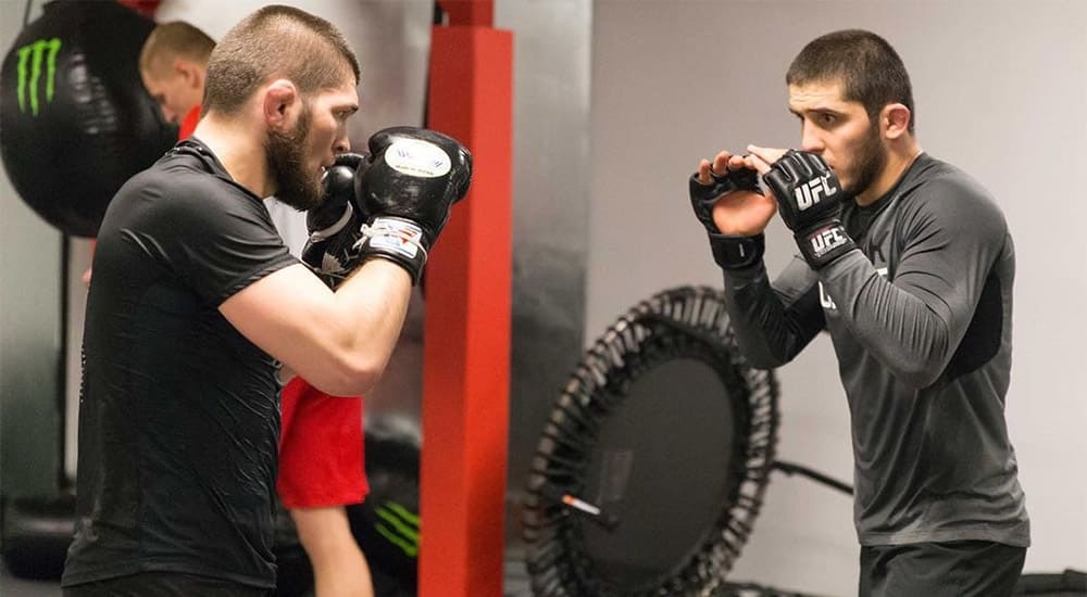 Хабиб Нурмагомедов назвал Ислама Махачева лучшим грепплером легкого дивизиона UFC