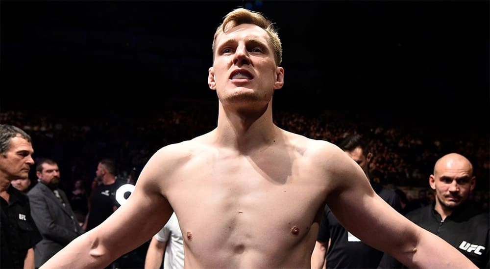 Александр Волков открылся трехкратным фаворитом в поединке против Грега Харди