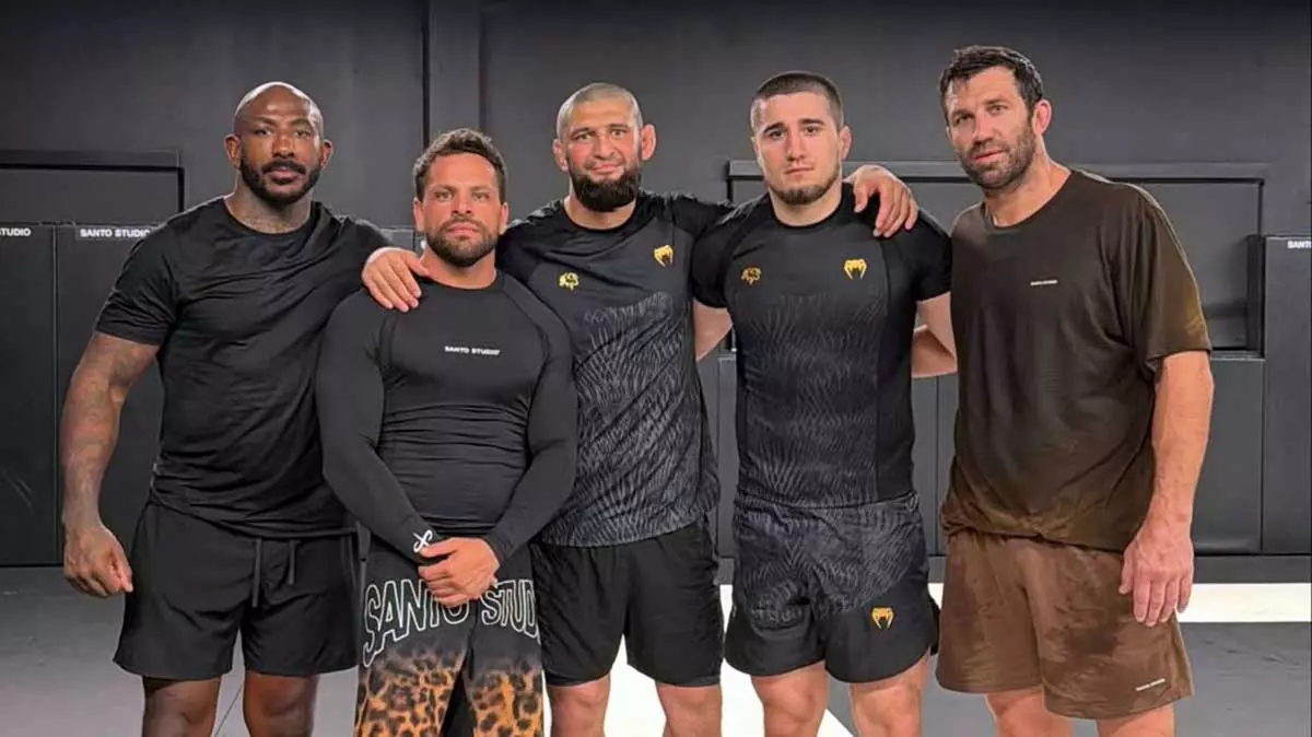 Хамзат Чимаев с командой