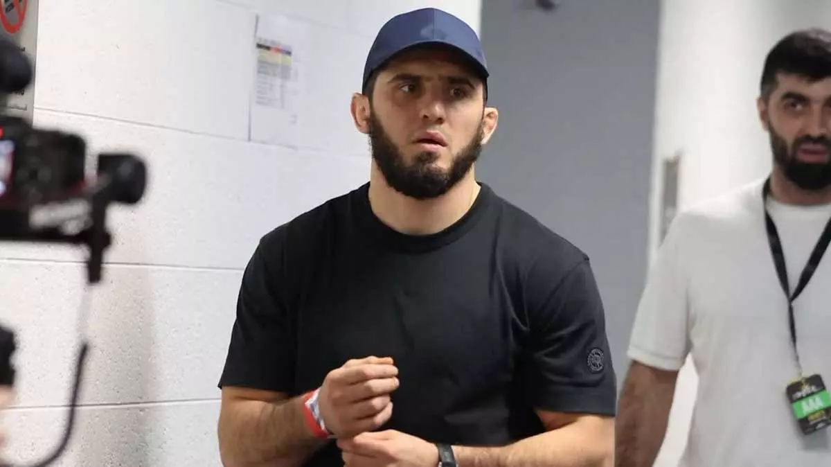 Ислам Махачев