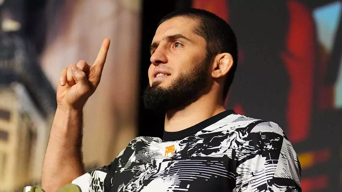 Ислам Махачев