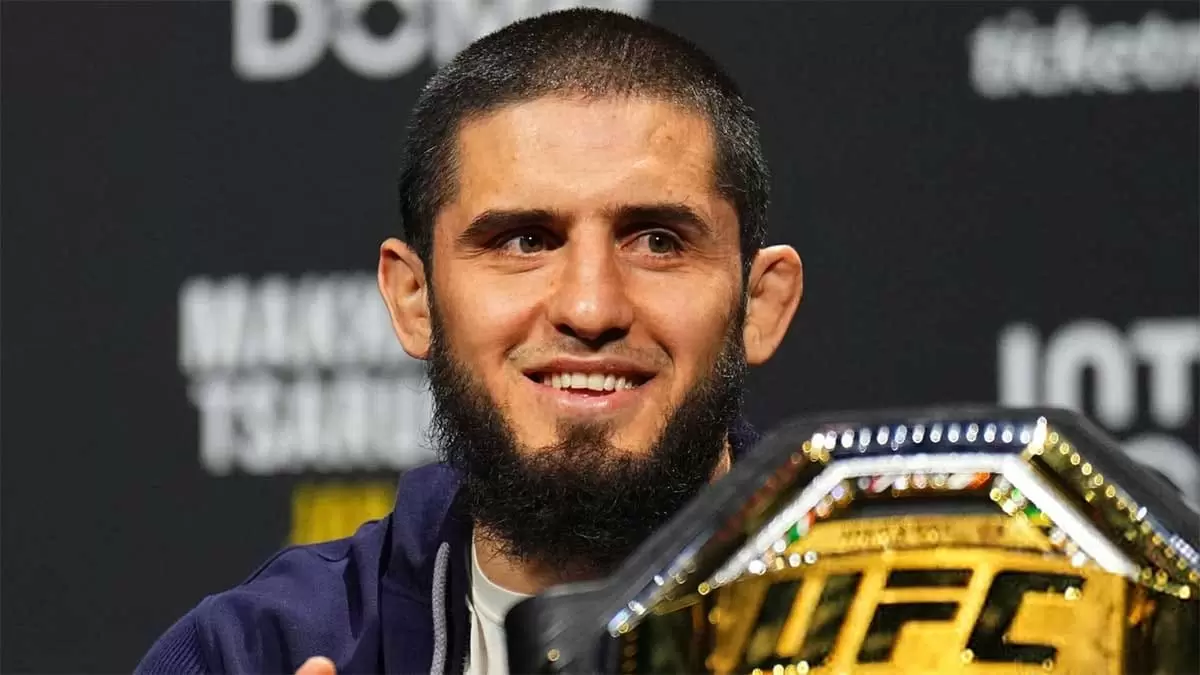 Ислам Махачев имеет наибольшие шансы остаться чемпионом UFC в 2025 году