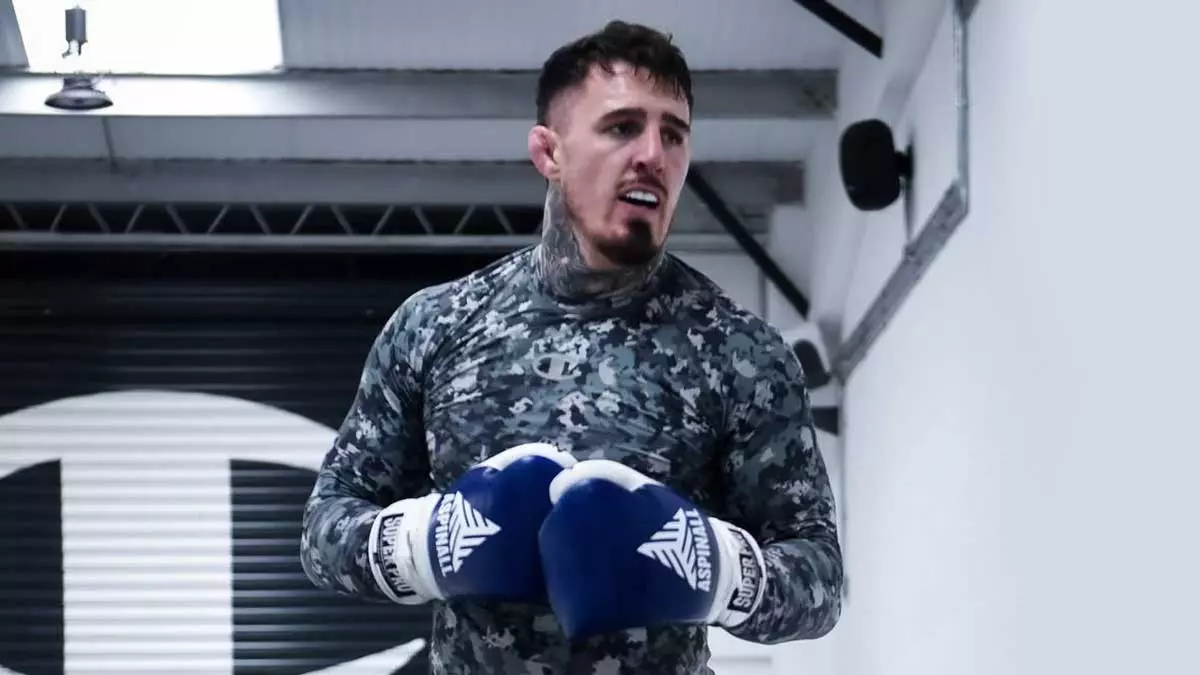 Том Аспиналл