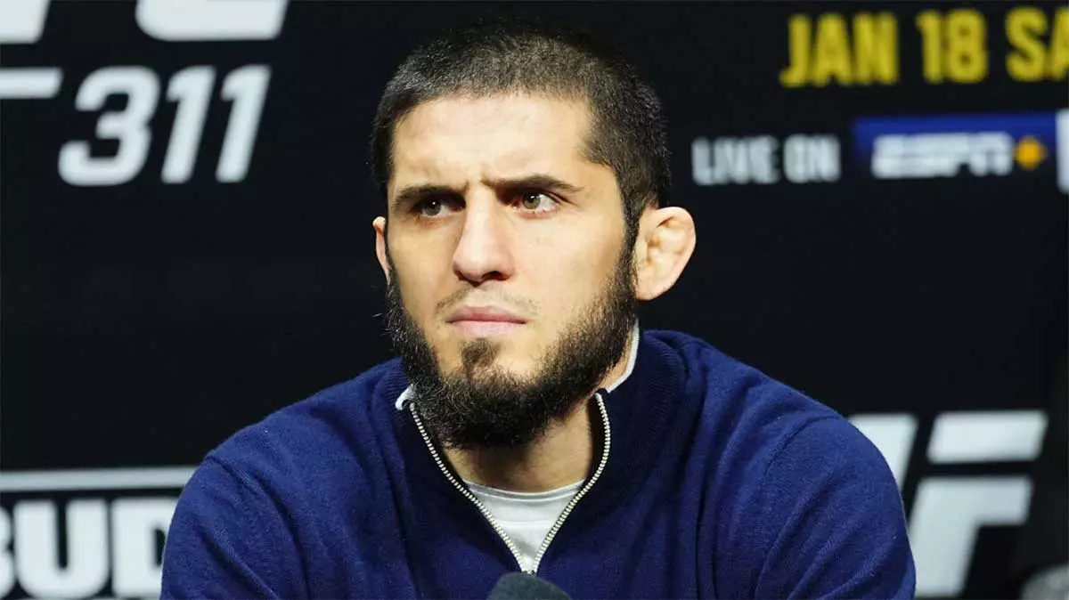 Ислам Махачев