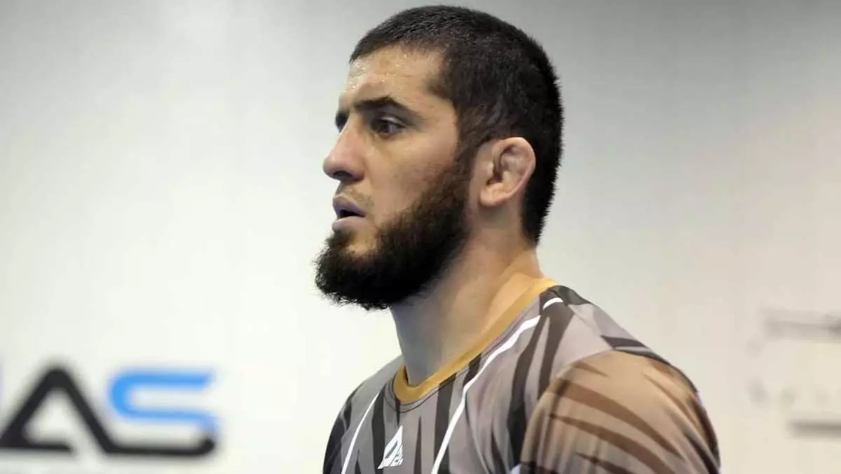 Ислам Махачев